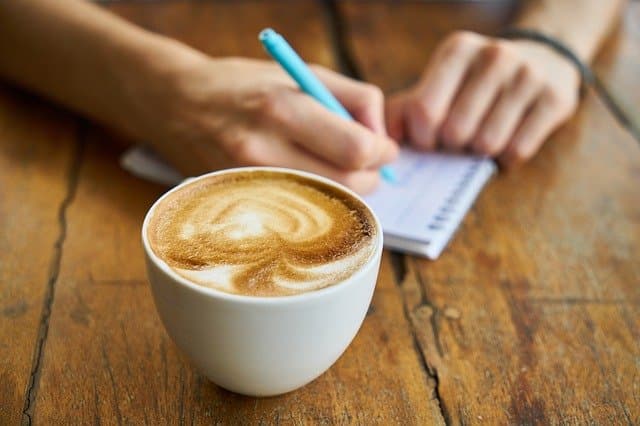 Cuidado com a cafeína durante os estudos